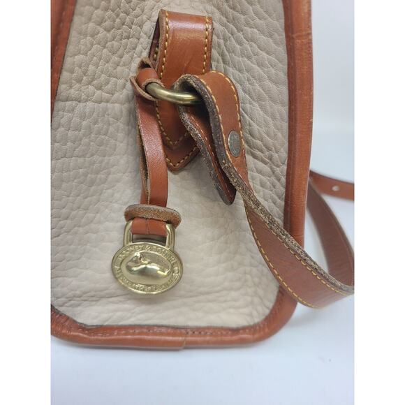 Vtg 90s Dooney Bourke Cream Brown All Weather Leather Crossbody Purse Turnlock - Picture 7 of 16